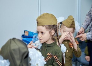 За кулисами