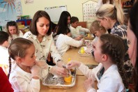 Экспериментируем с родителями: «вулкан в лимоне».