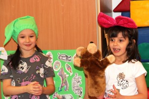 Весёлые аниматоры на празднике игр и танцев.