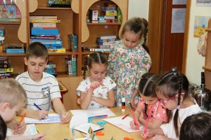 Творческие будни: создаем календари хорошего настроения.