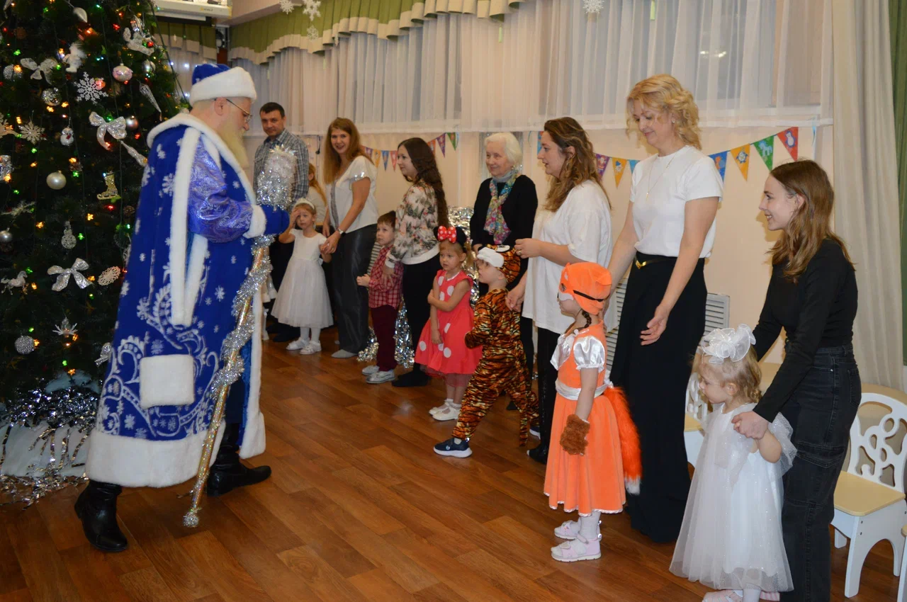 Как малыши новогодние огоньки спасали!