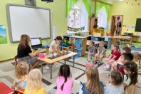 Юные исследователи из группы «Родничок» в гостях у малышей!