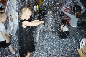 Торжественное закрытие Смешной комнаты.