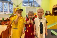 «Таксист, пожарный, доктор и Клубничка»: звездный кадр.