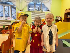 «Таксист, пожарный, доктор и Клубничка»: звездный кадр.