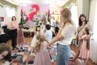 Чёрное море, пираты и Робинзон: как мы поздравили мам с 8 Марта.